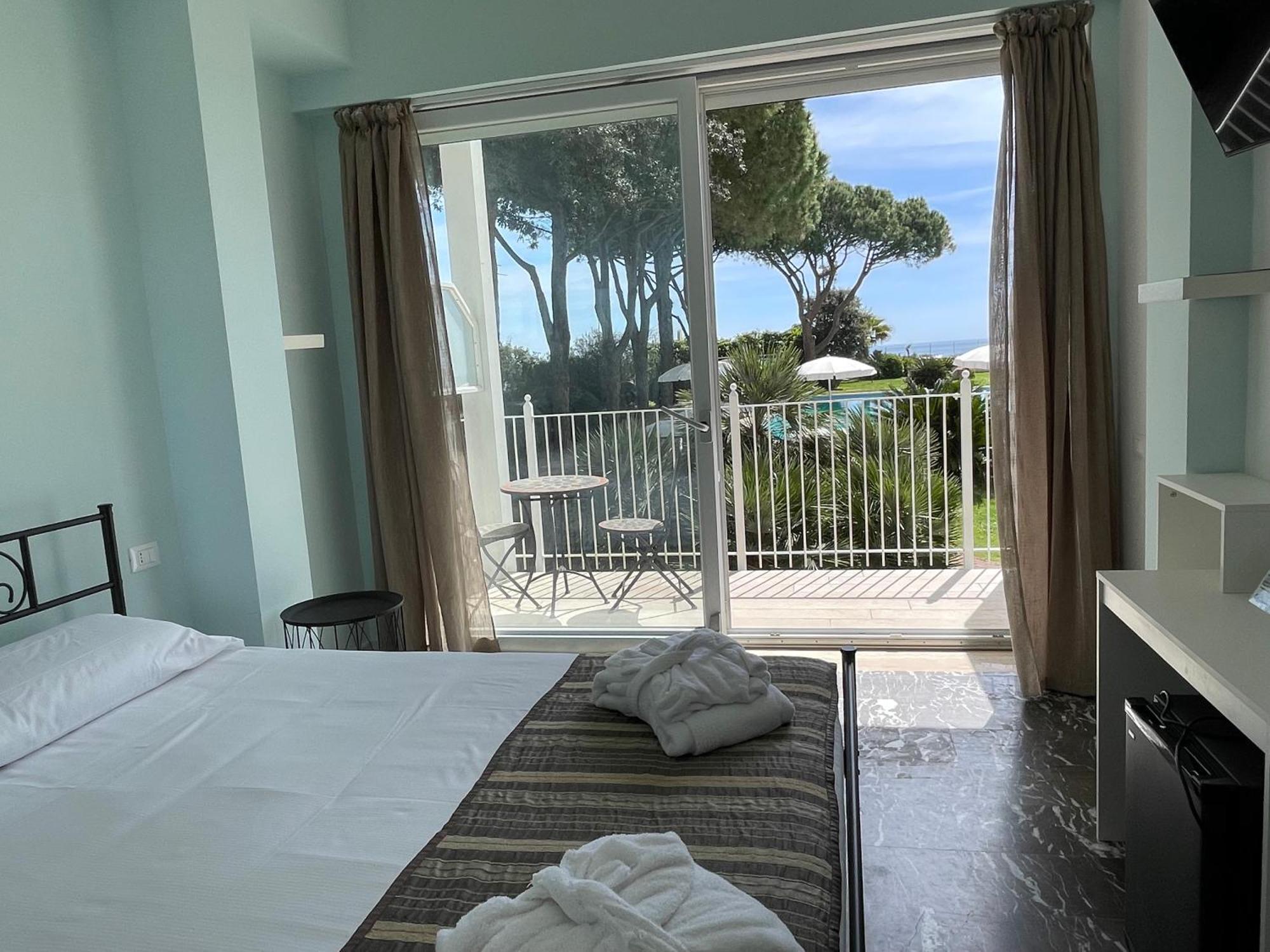 Capo Circeo Beach Resort Spa Fronte Mare San Felice Circeo Exterior photo